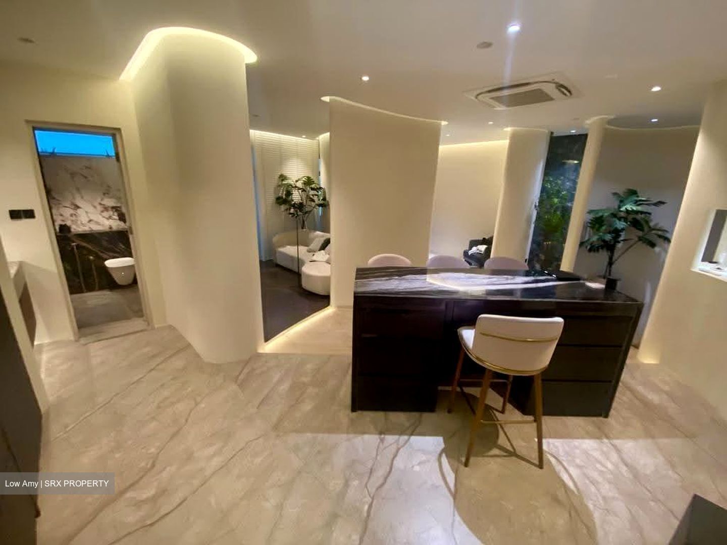 Hola Centre (D14), Office #621519451